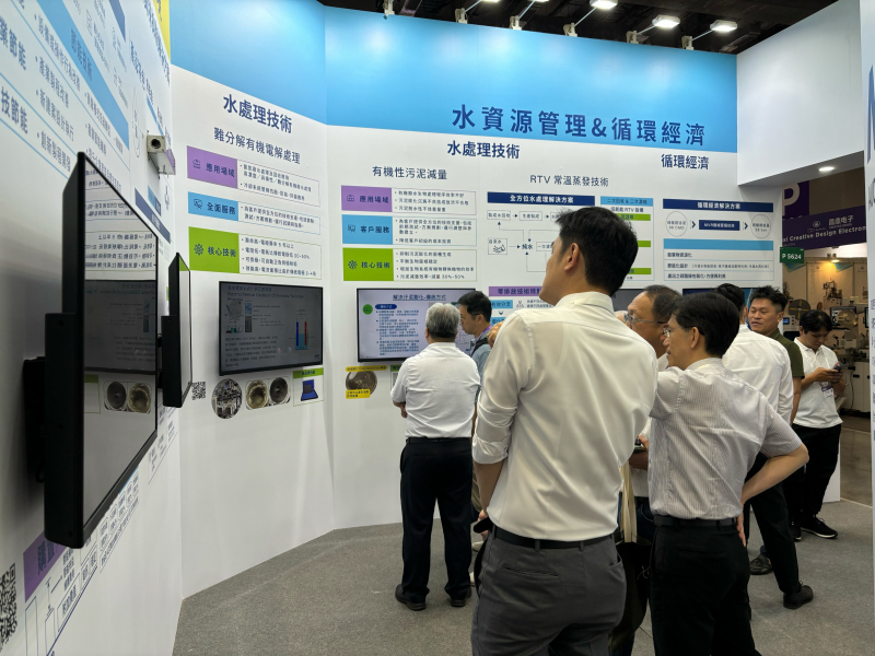 友達以深厚的智慧製造經驗發展永續戰略，積極延伸價值鏈，轉化成可供外界使用的綠色智慧服務，進軍SEMICON Taiwan 2024，提供半導體產業鏈打造AI世代的永續即戰力。